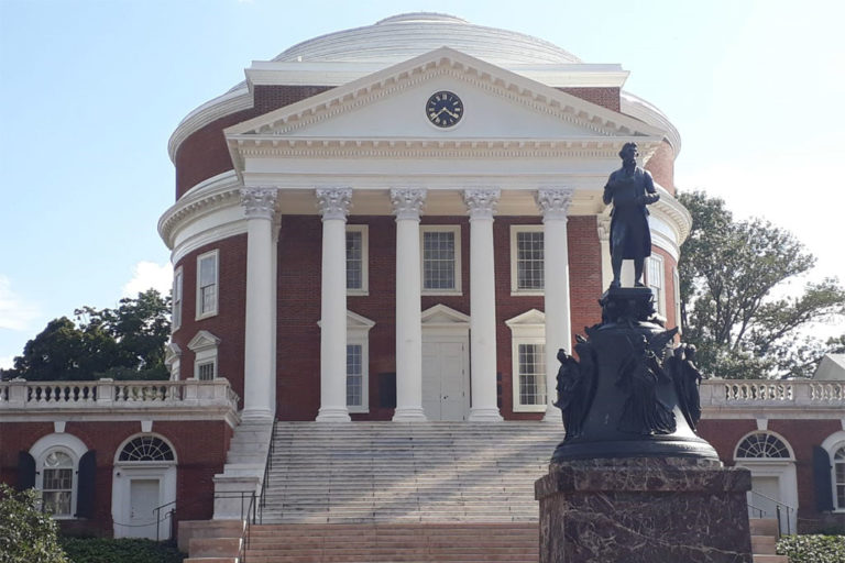 Rotunda mit Statute von Präsident Thomas Jefferson