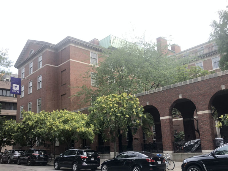 Der Blick auf die Vanderbilt Hall, eines der zentralen Gebäude der NYU Law