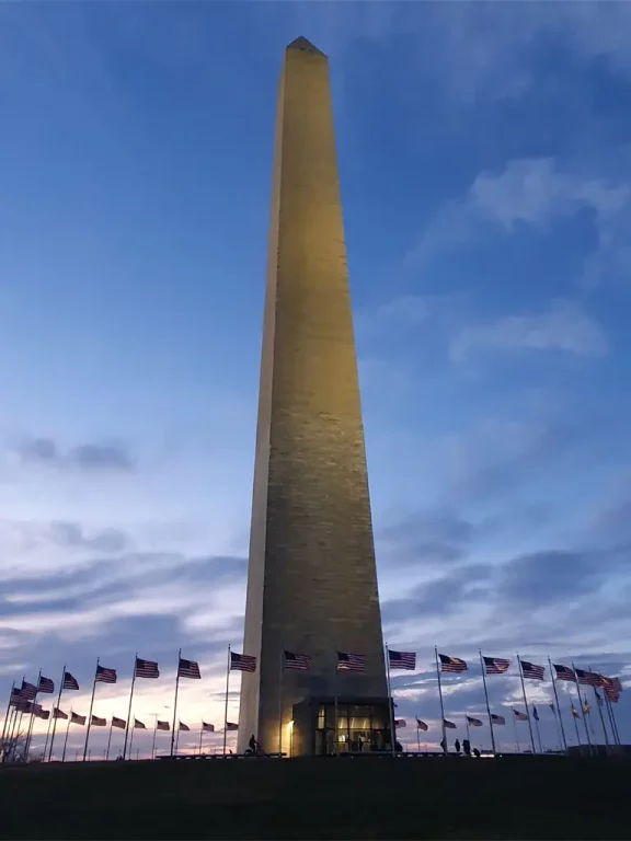 tm-george-washington-monument Die Abschlussfeier (graduation) der gesamten GW fand dann auf der National Mall unter dem hier abgebildeten Washington Monument statt, was eine einmalige Erfahrung ist und nur von GW so gemacht wird.
