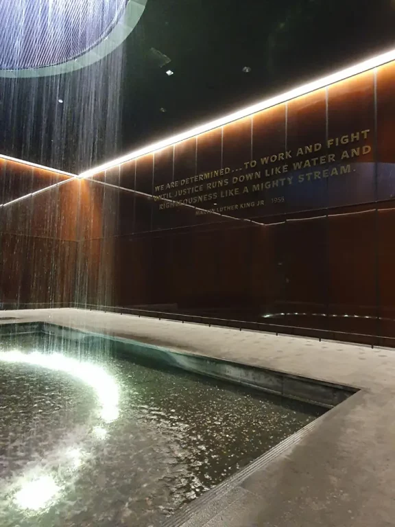 tm-george-washington-nmaahc Ein Besuch der zahlreichen Smithsonian Museen lohnt in jedem Fall, und weil sie kostenfrei sind, kann man auch gut öfter gehen. Im National Museum of African American History and Culture (NMAAHC) war ich zum Beispiel drei Mal.