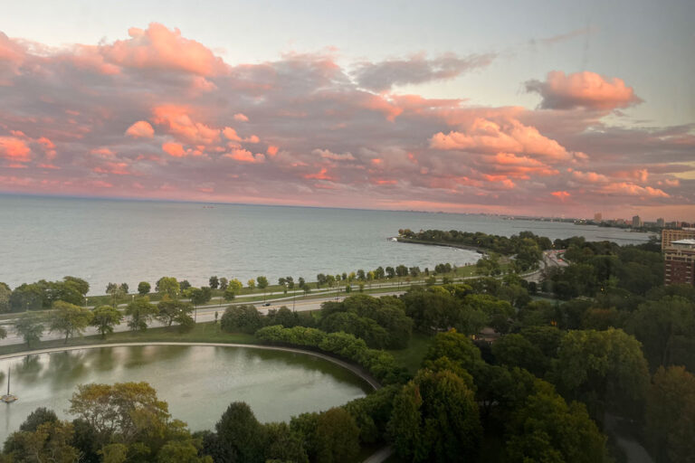 Ausblick auf den Lake Michigan von meinem Wohnzimmer im Regents Park Apartmentkomplex