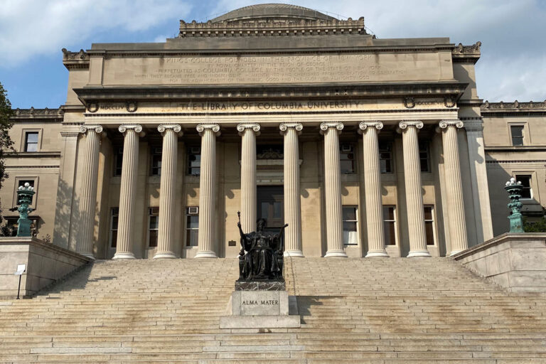 Direkt auf den Campus befindet sich die Butler Library